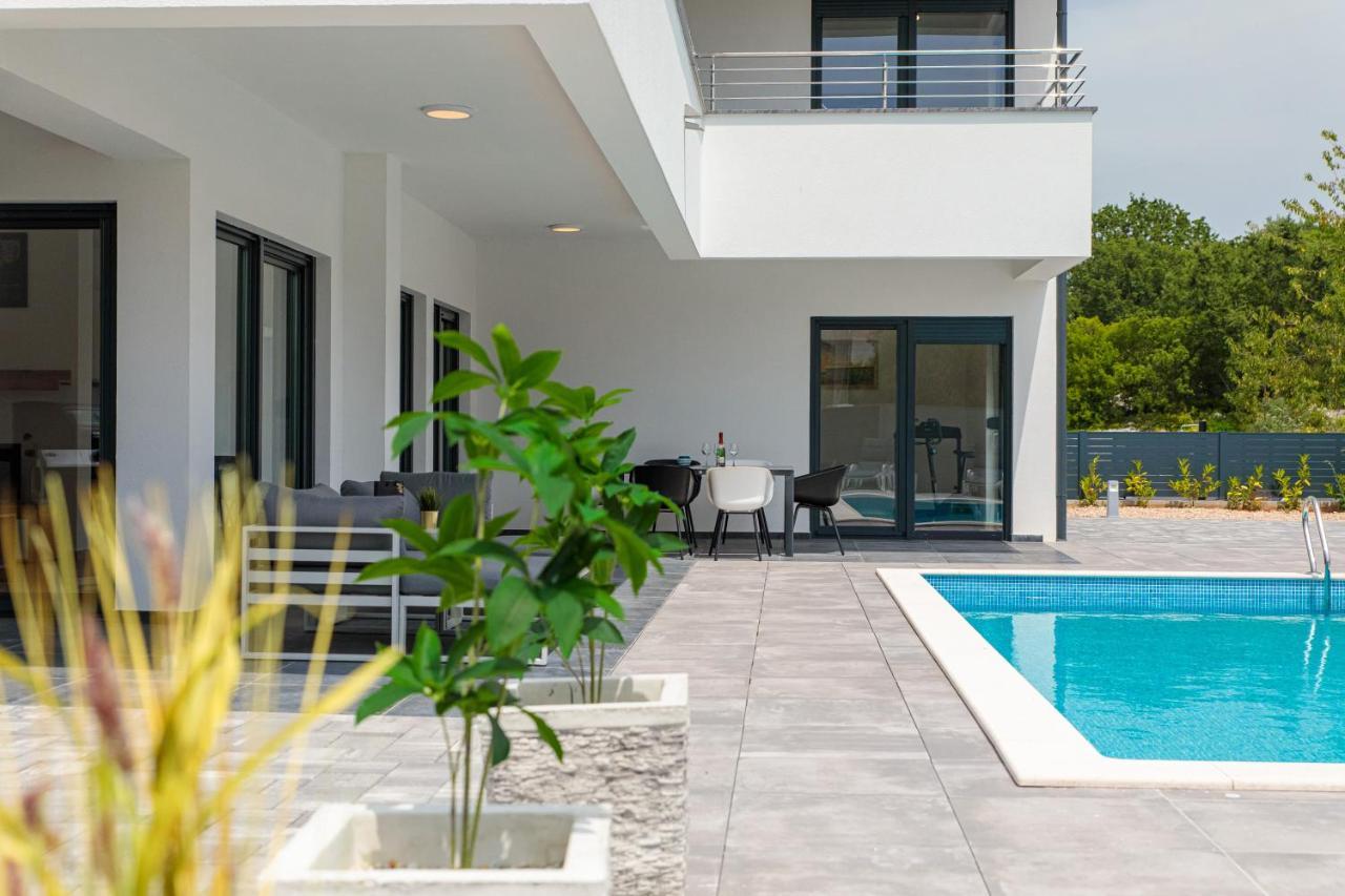 Villa Graefin มาลินสกา ภายนอก รูปภาพ