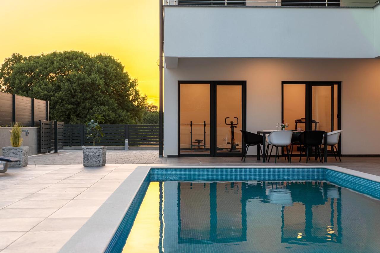 Villa Graefin มาลินสกา ภายนอก รูปภาพ